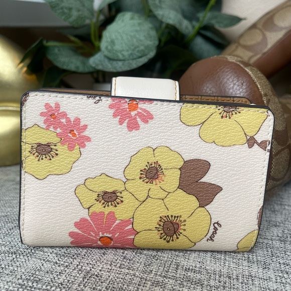 $99 CIACH women’s In Signature Canvas Medium Corner Zip wallet Floral print - Picture 4 of 6